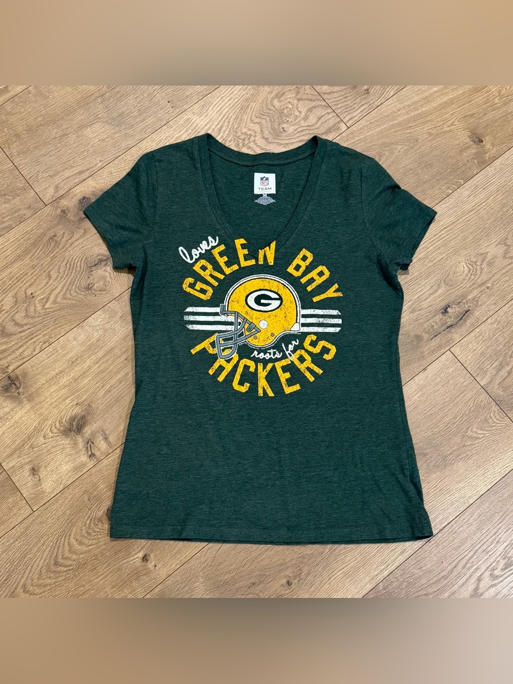NFL Team Apparel Green Bay Packers NFL Football Green V-Neck T-Shirt Women's M